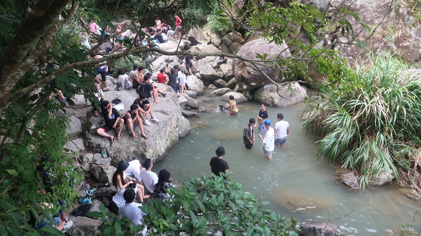 宜蘭東澳︱一日秘境行程 絕美粉鳥林漁港沙灘 阿滿姨吃海鮮 礁溪猴洞坑瀑布 奕順軒買牛舌餅