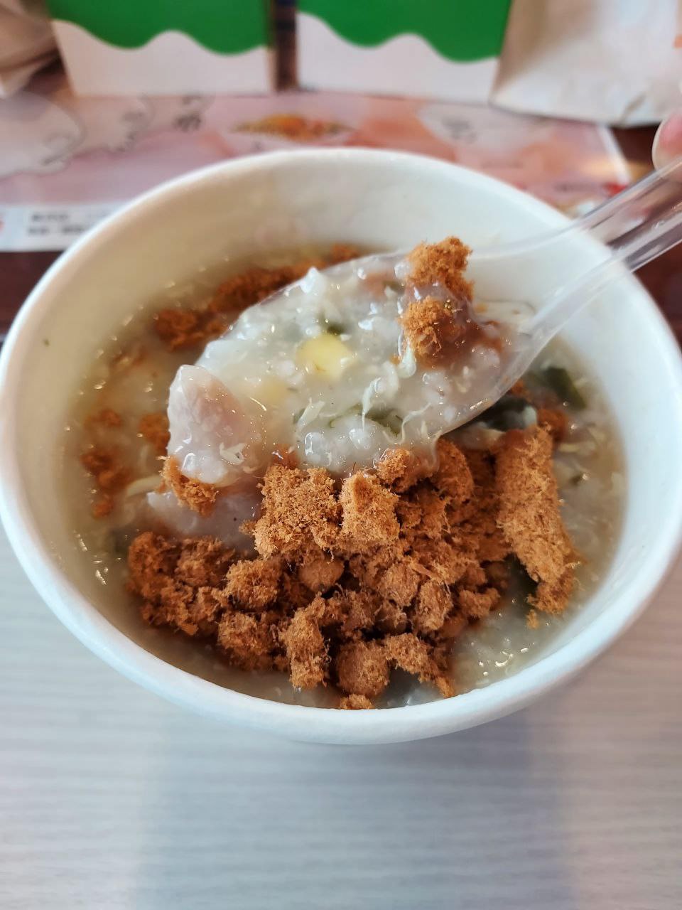台湾朝食┃ツナチーズ卵焼き餅(鮪魚起士蛋餅) 鶏モモチキンハンバーガー(卡啦雞腿堡)  パクチー蛋餅