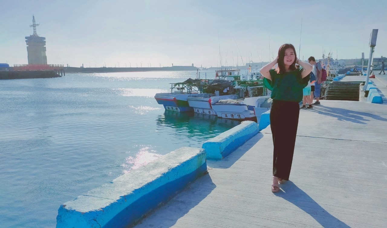 台中梧棲┃最大梧棲漁港觀光漁市 烤花枝今好呷 轉型網美漁港 最美夕陽「高美濕地」這黃昏浪漫極了