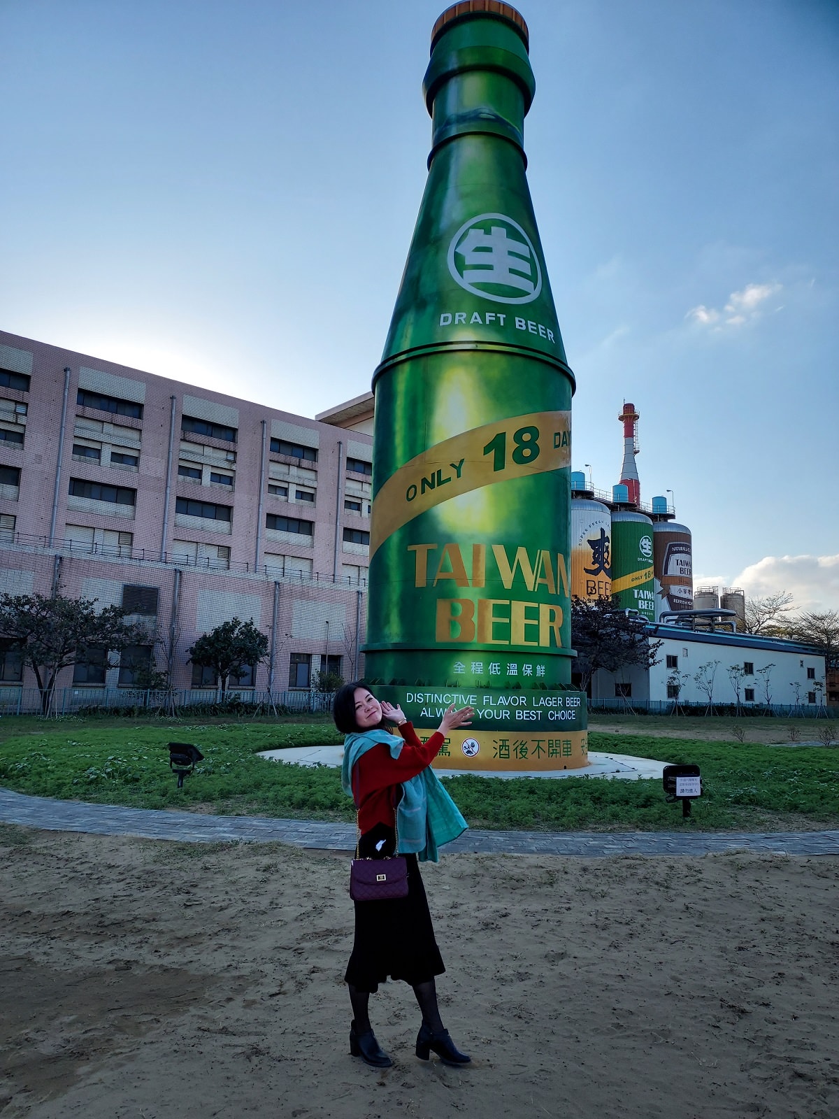 竹苗竹南芎林┃一日行程竹南后厝龍鳳宫 竹南啤酒啤廠 吃阿東窯烤雞 飛鳳山古道爬山 朝聖全台最高威嚴媽祖