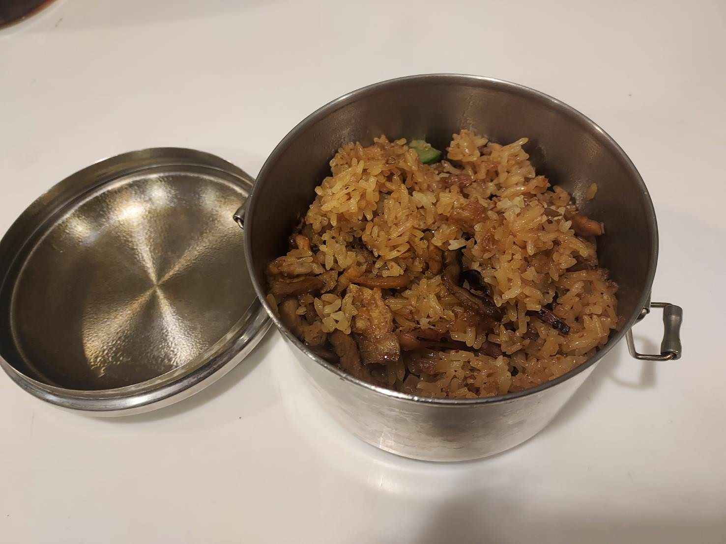 小資開箱┃上班族三餐最方便「冊子油飯」即享餐盒 租屋族一台電鍋搞定 栗子素油飯超推 吃很飽