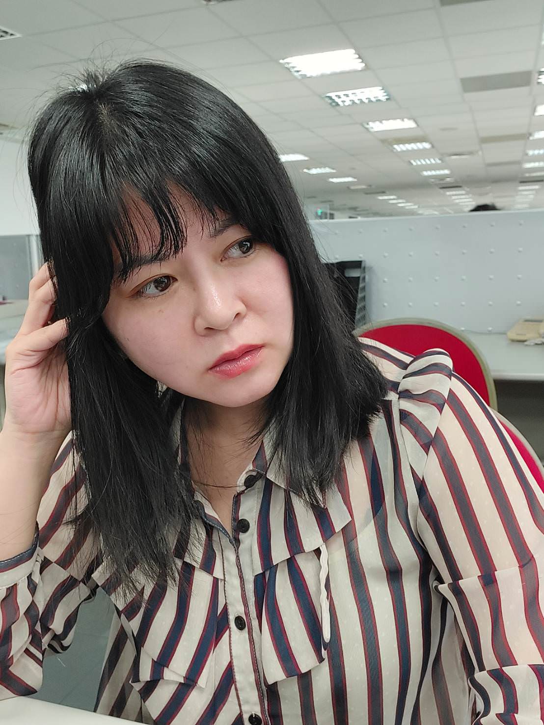 小資開箱┃唇色關係妳的氣色「ENSWLE璦絲兒」四色口紅唇膏 保濕亮度佳 無負擔彩妝 優雅從口紅開始 - 第15張圖 小資開箱┃唇色關係妳的氣色「ENSWLE璦絲兒」四色口紅唇膏 保濕亮度佳 無負擔彩妝 優雅從口紅開始