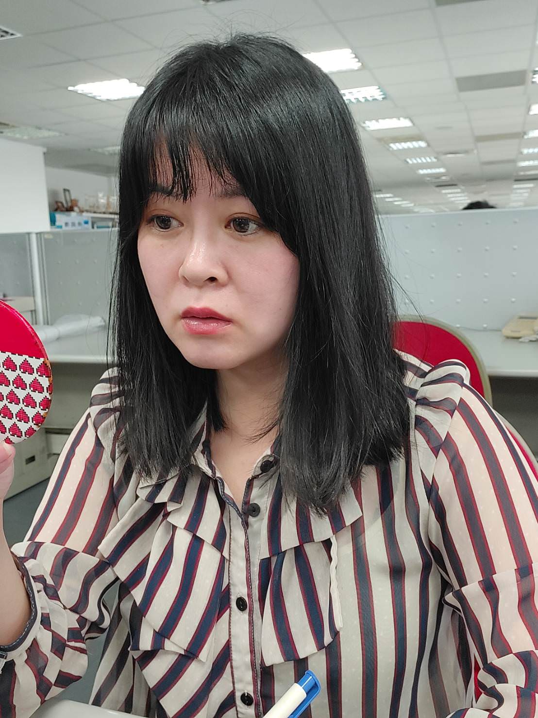 小資開箱┃唇色關係妳的氣色「ENSWLE璦絲兒」四色口紅唇膏 保濕亮度佳 無負擔彩妝 優雅從口紅開始 - 第16張圖 小資開箱┃唇色關係妳的氣色「ENSWLE璦絲兒」四色口紅唇膏 保濕亮度佳 無負擔彩妝 優雅從口紅開始