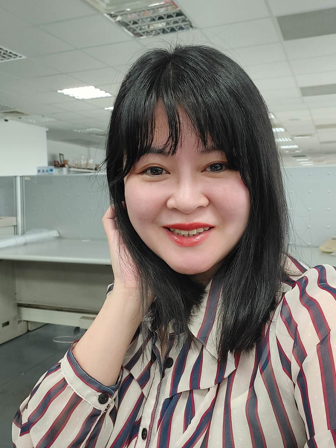 小資開箱┃唇色關係妳的氣色「ENSWLE璦絲兒」四色口紅唇膏 保濕亮度佳 無負擔彩妝 優雅從口紅開始 - 第5張圖 小資開箱┃唇色關係妳的氣色「ENSWLE璦絲兒」四色口紅唇膏 保濕亮度佳 無負擔彩妝 優雅從口紅開始