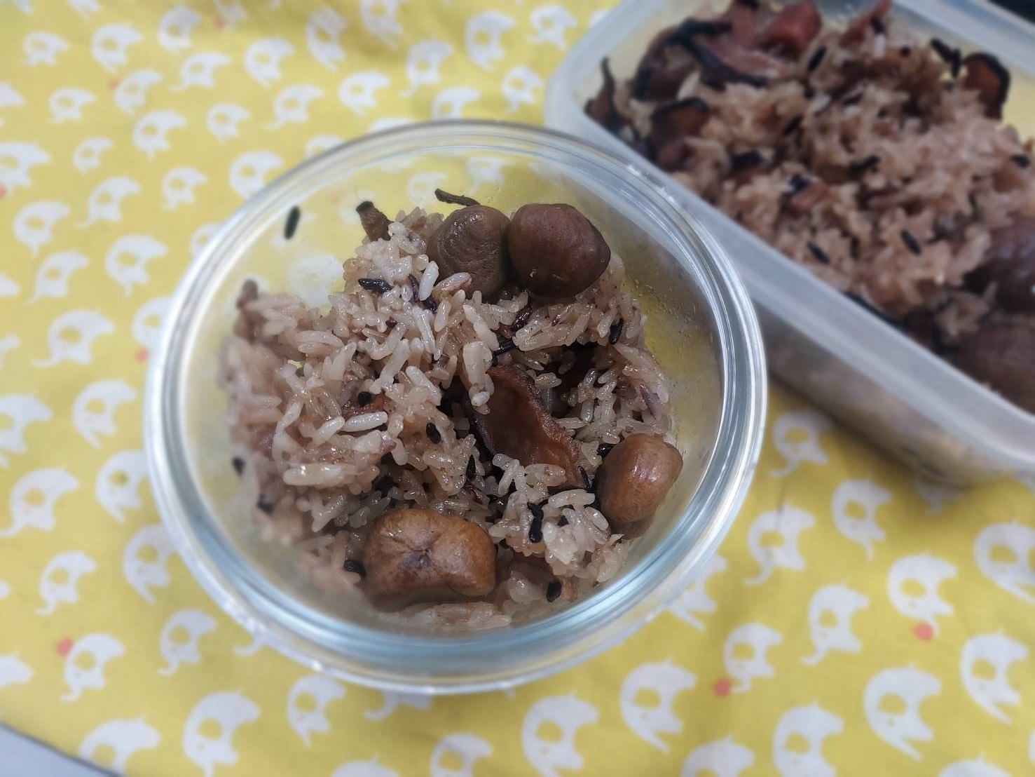 小資開箱┃上班族三餐最方便「冊子油飯」即享餐盒 租屋族一台電鍋搞定 栗子素油飯超推 吃很飽