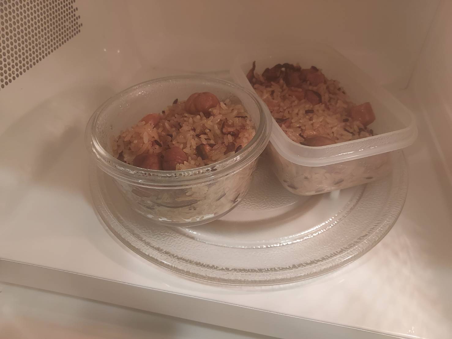 小資開箱┃上班族三餐最方便「冊子油飯」即享餐盒 租屋族一台電鍋搞定 栗子素油飯超推 吃很飽