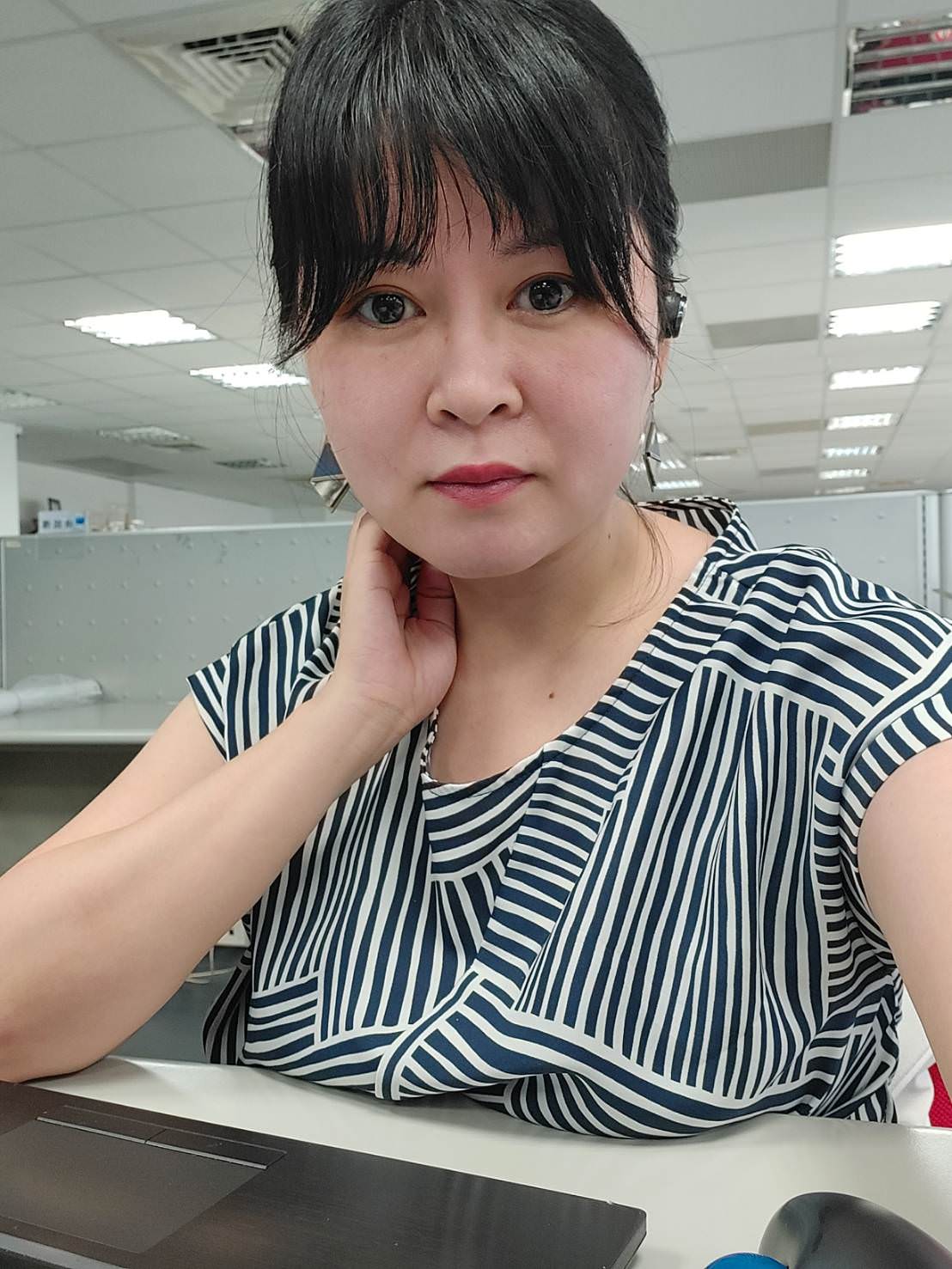 小資開箱┃唇色關係妳的氣色「ENSWLE璦絲兒」四色口紅唇膏 保濕亮度佳 無負擔彩妝 優雅從口紅開始 - 第11張圖 小資開箱┃唇色關係妳的氣色「ENSWLE璦絲兒」四色口紅唇膏 保濕亮度佳 無負擔彩妝 優雅從口紅開始