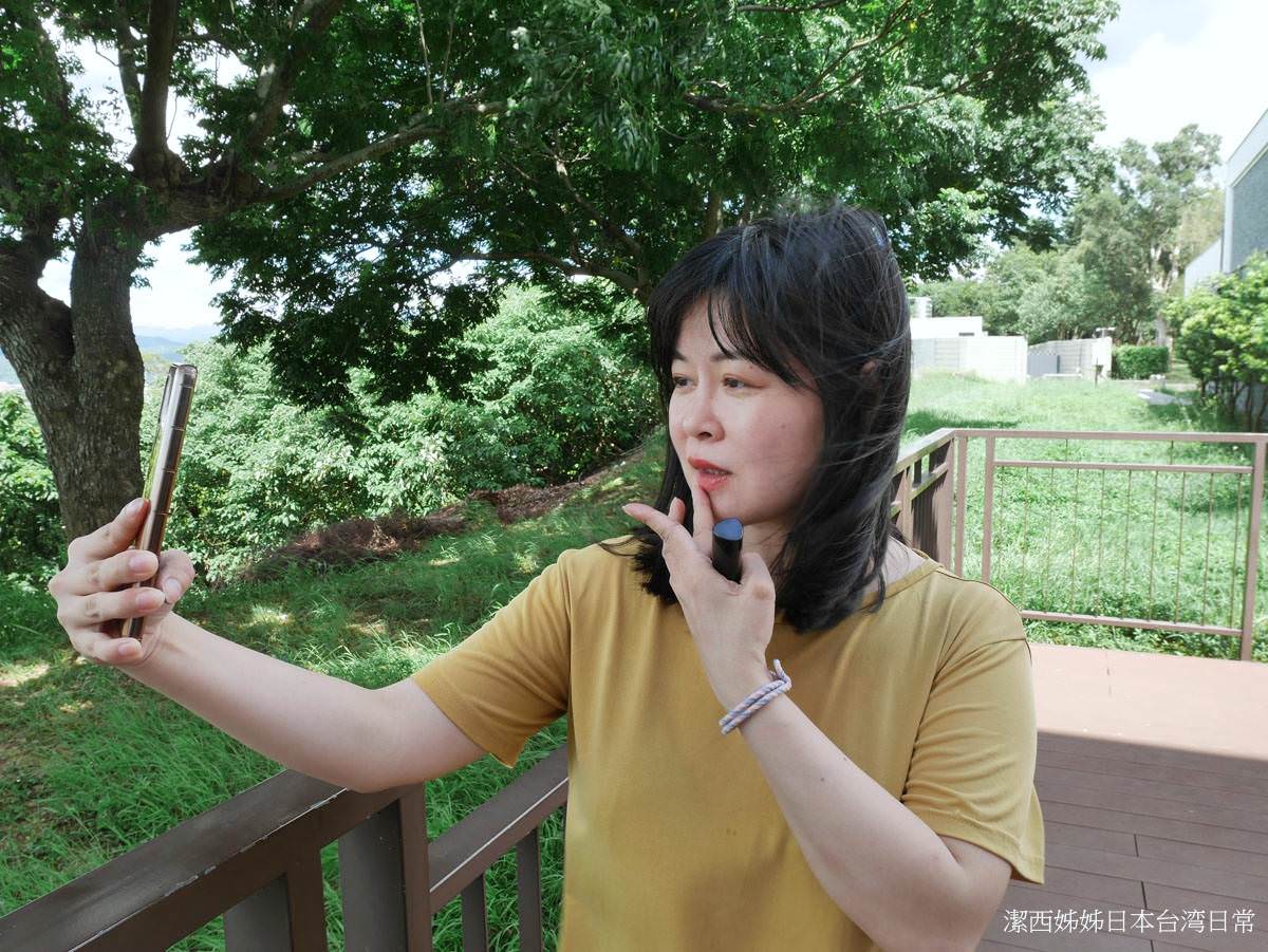 小資開箱┃唇色關係妳的氣色「ENSWLE璦絲兒」四色口紅唇膏 保濕亮度佳 無負擔彩妝 優雅從口紅開始 - 第21張圖 小資開箱┃唇色關係妳的氣色「ENSWLE璦絲兒」四色口紅唇膏 保濕亮度佳 無負擔彩妝 優雅從口紅開始