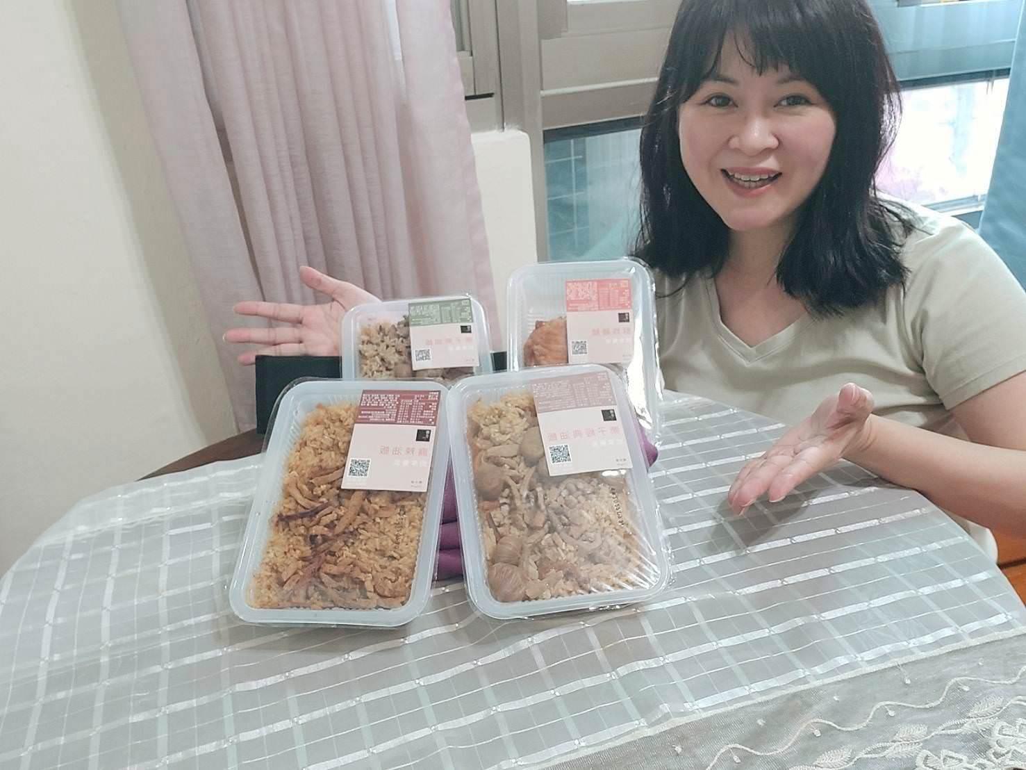 小資開箱┃上班族三餐最方便「冊子油飯」即享餐盒 租屋族一台電鍋搞定 栗子素油飯超推 吃很飽