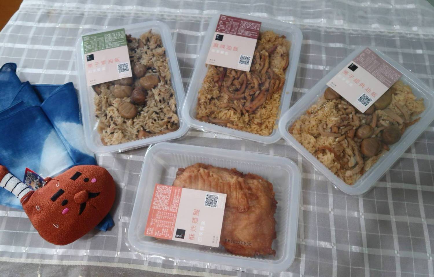 小資開箱┃上班族三餐最方便「冊子油飯」即享餐盒 租屋族一台電鍋搞定 栗子素油飯超推 吃很飽