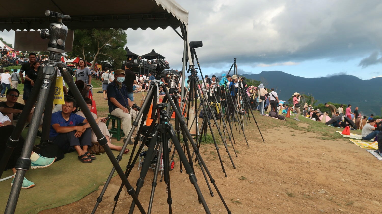 台東鹿野┃熊貓不轉過來蛋糕可愛~2020台東熱氣球嘉年華  全台最美車站 太麻里「多良車站」海景列車