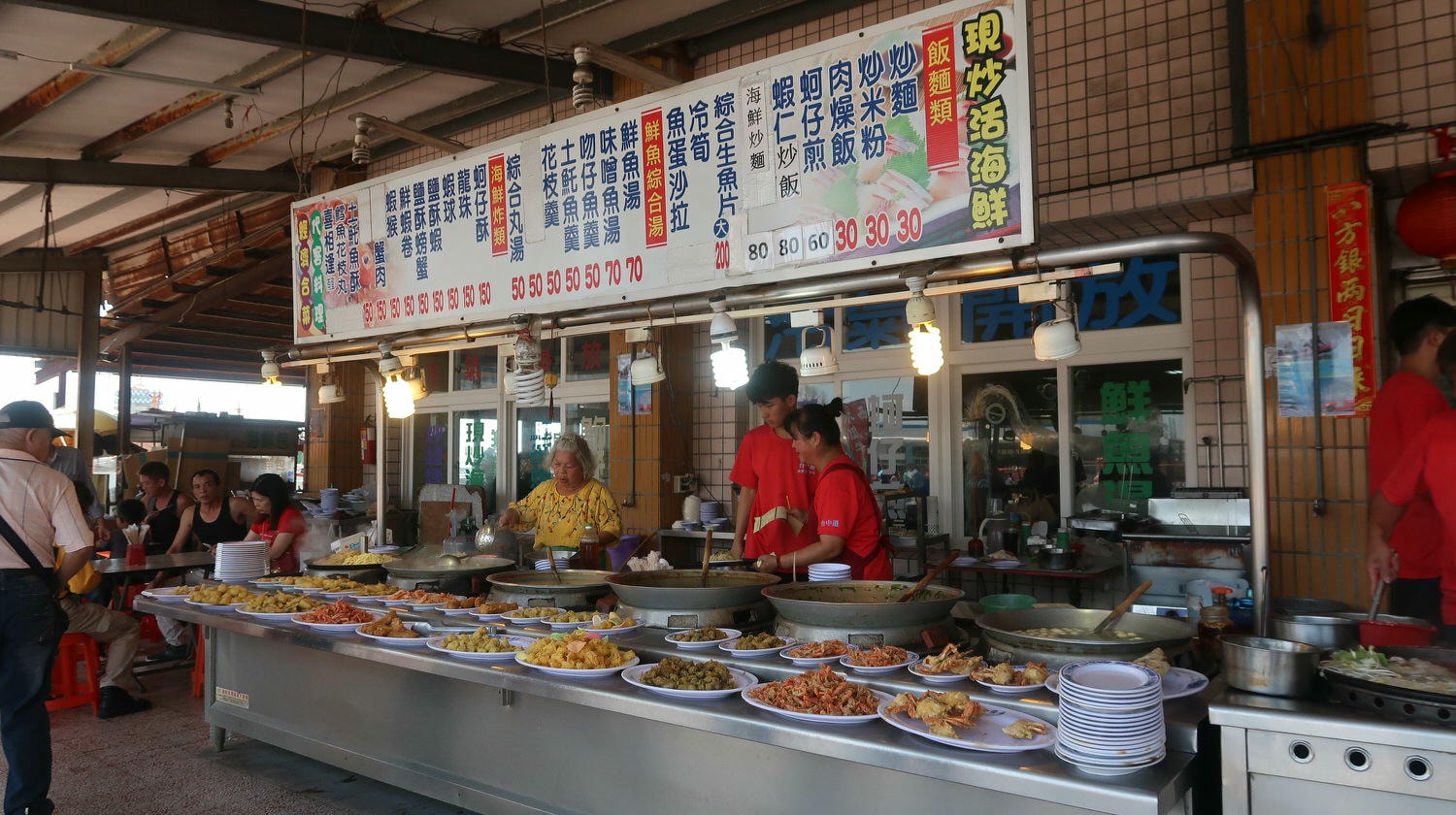 台中梧棲┃最大梧棲漁港觀光漁市 烤花枝今好呷 轉型網美漁港 最美夕陽「高美濕地」這黃昏浪漫極了