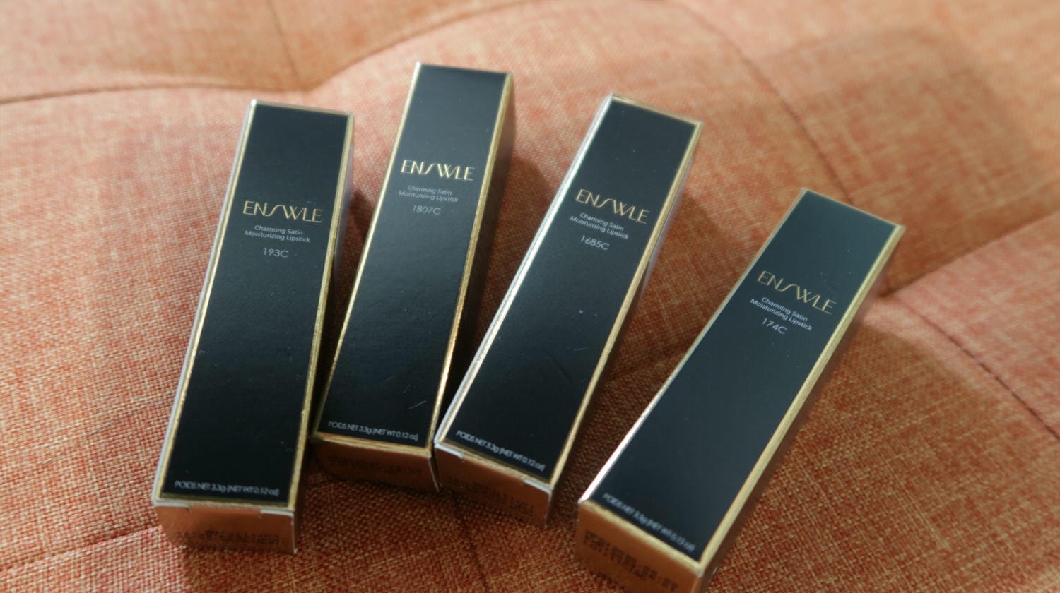 小資開箱┃唇色關係妳的氣色「ENSWLE璦絲兒」四色口紅唇膏 保濕亮度佳 無負擔彩妝 優雅從口紅開始 - 第3張圖 小資開箱┃唇色關係妳的氣色「ENSWLE璦絲兒」四色口紅唇膏 保濕亮度佳 無負擔彩妝 優雅從口紅開始