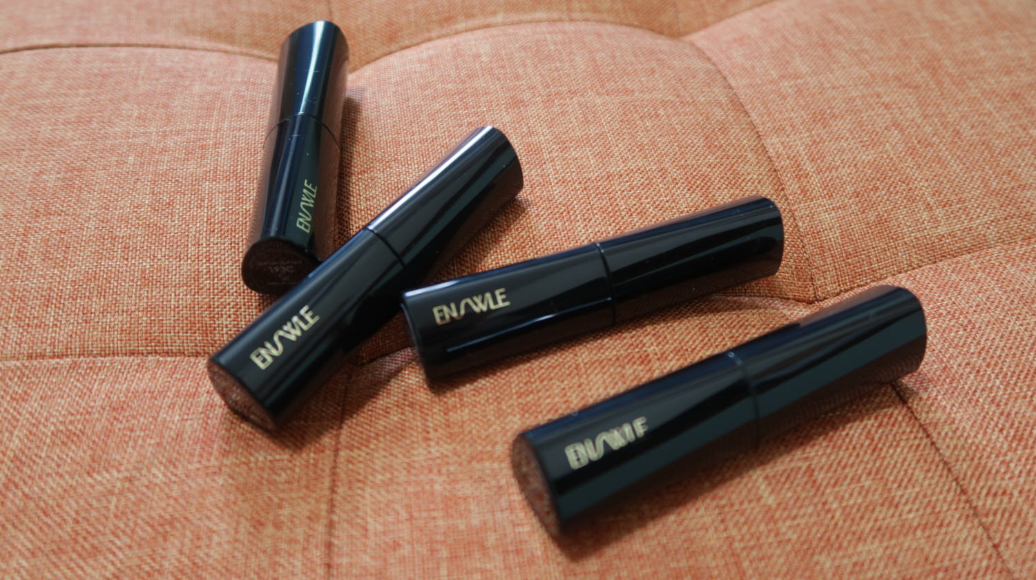 小資開箱┃唇色關係妳的氣色「ENSWLE璦絲兒」四色口紅唇膏 保濕亮度佳 無負擔彩妝 優雅從口紅開始 - 第4張圖 小資開箱┃唇色關係妳的氣色「ENSWLE璦絲兒」四色口紅唇膏 保濕亮度佳 無負擔彩妝 優雅從口紅開始