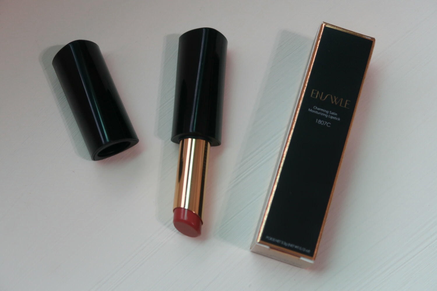 小資開箱┃唇色關係妳的氣色「ENSWLE璦絲兒」四色口紅唇膏 保濕亮度佳 無負擔彩妝 優雅從口紅開始 - 第14張圖 小資開箱┃唇色關係妳的氣色「ENSWLE璦絲兒」四色口紅唇膏 保濕亮度佳 無負擔彩妝 優雅從口紅開始