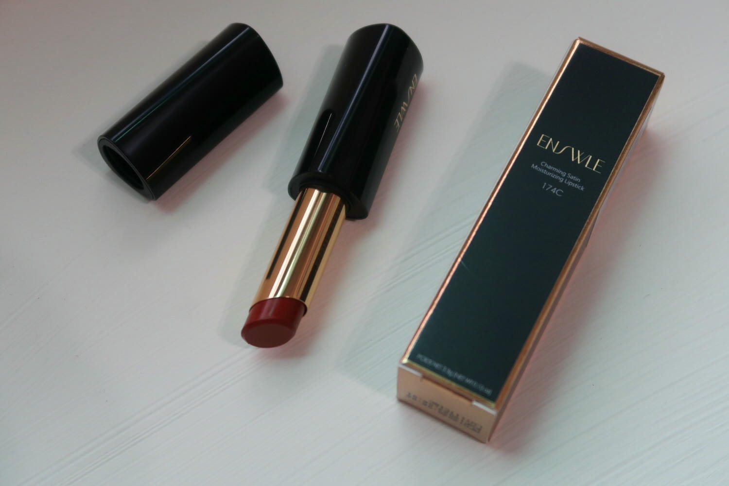 小資開箱┃唇色關係妳的氣色「ENSWLE璦絲兒」四色口紅唇膏 保濕亮度佳 無負擔彩妝 優雅從口紅開始 - 第6張圖 小資開箱┃唇色關係妳的氣色「ENSWLE璦絲兒」四色口紅唇膏 保濕亮度佳 無負擔彩妝 優雅從口紅開始