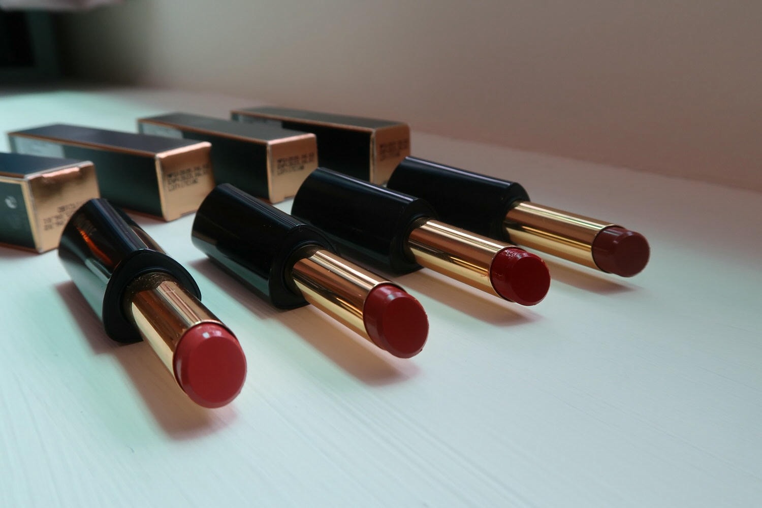 小資開箱┃唇色關係妳的氣色「ENSWLE璦絲兒」四色口紅唇膏 保濕亮度佳 無負擔彩妝 優雅從口紅開始 - 第2張圖 小資開箱┃唇色關係妳的氣色「ENSWLE璦絲兒」四色口紅唇膏 保濕亮度佳 無負擔彩妝 優雅從口紅開始