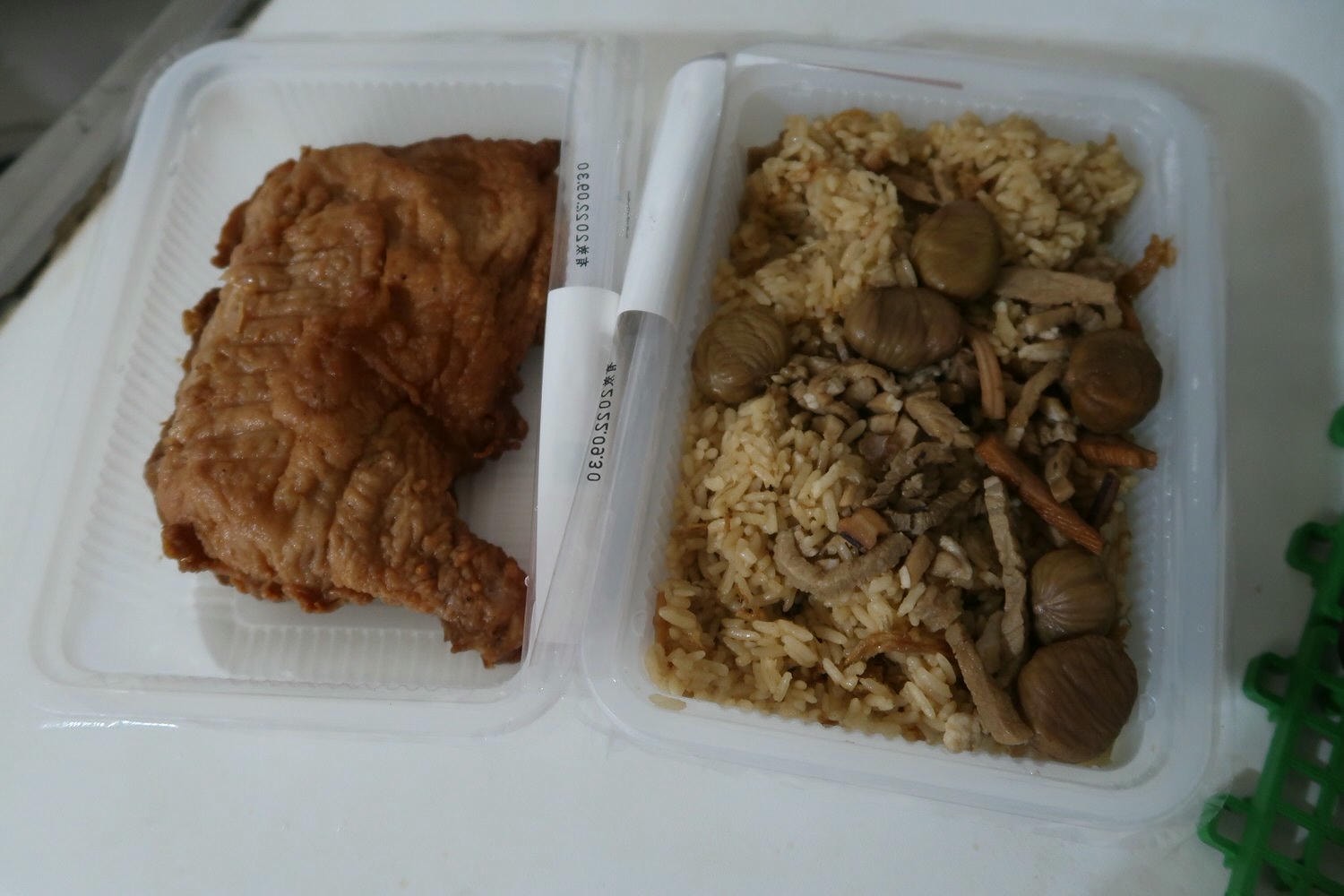 小資開箱┃上班族三餐最方便「冊子油飯」即享餐盒 租屋族一台電鍋搞定 栗子素油飯超推 吃很飽