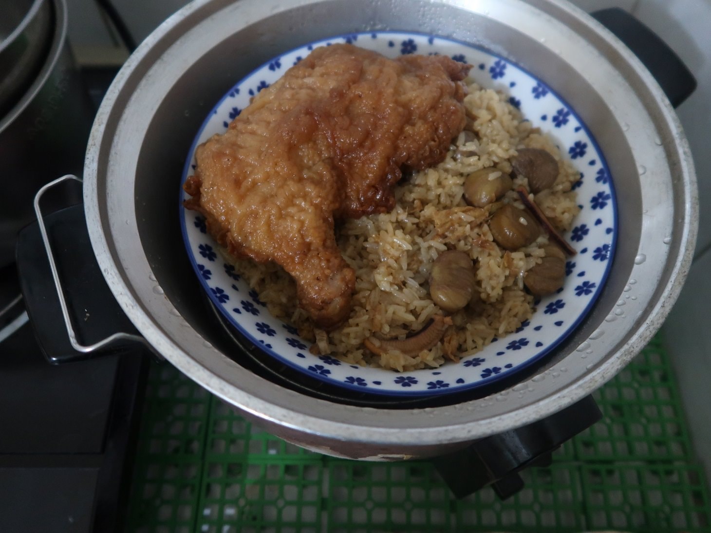 小資開箱┃上班族三餐最方便「冊子油飯」即享餐盒 租屋族一台電鍋搞定 栗子素油飯超推 吃很飽