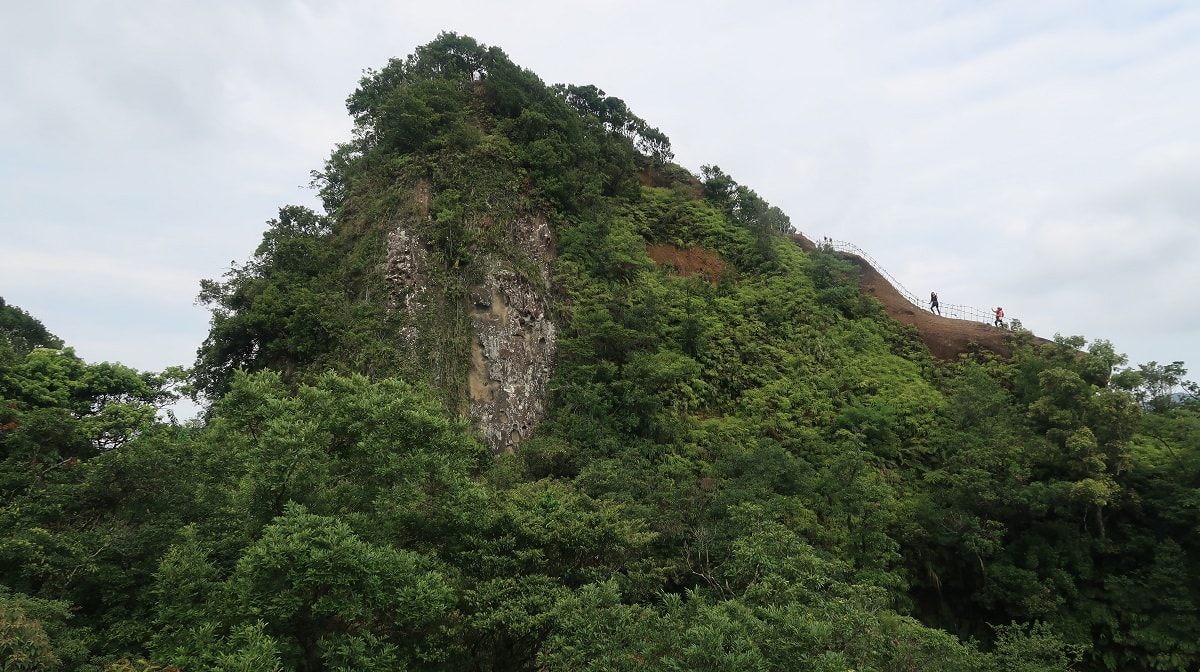 新北平溪┃平溪爬山 素人挑戰垂直崖壁 平溪孝子山・慈母峰・普陀峰 征服阧峭石階 難忘登頂風景