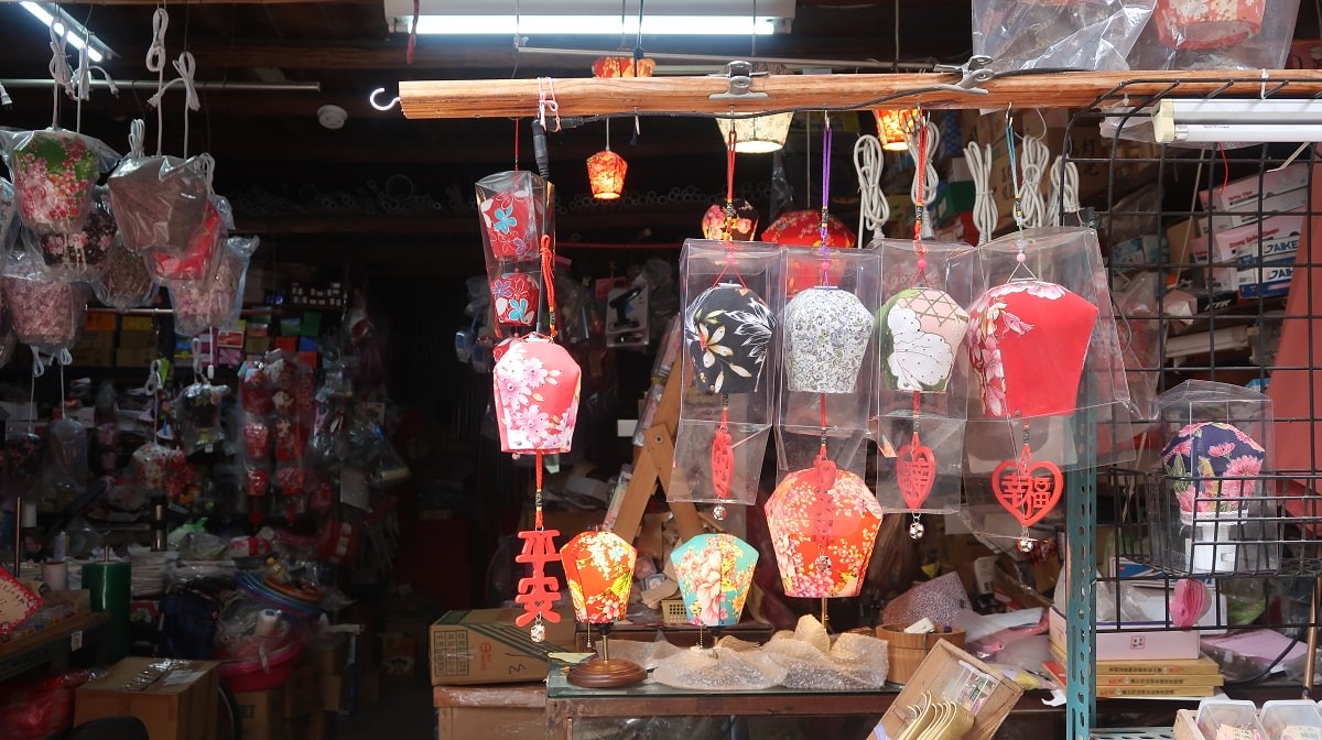 新北平溪┃一日行程 平溪車站遇火車 走走平溪老街 十分瀑布公園 很美的「四廣潭吊橋」 懷舊一日看天燈