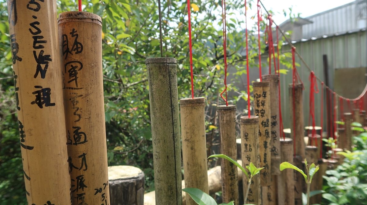 新北平溪┃一日行程 平溪車站遇火車 走走平溪老街 十分瀑布公園 很美的「四廣潭吊橋」 懷舊一日看天燈