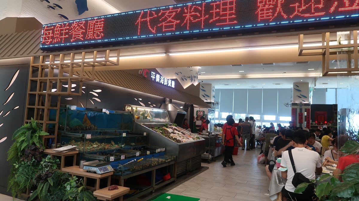 台中梧棲┃最大梧棲漁港觀光漁市 烤花枝今好呷 轉型網美漁港 最美夕陽「高美濕地」這黃昏浪漫極了