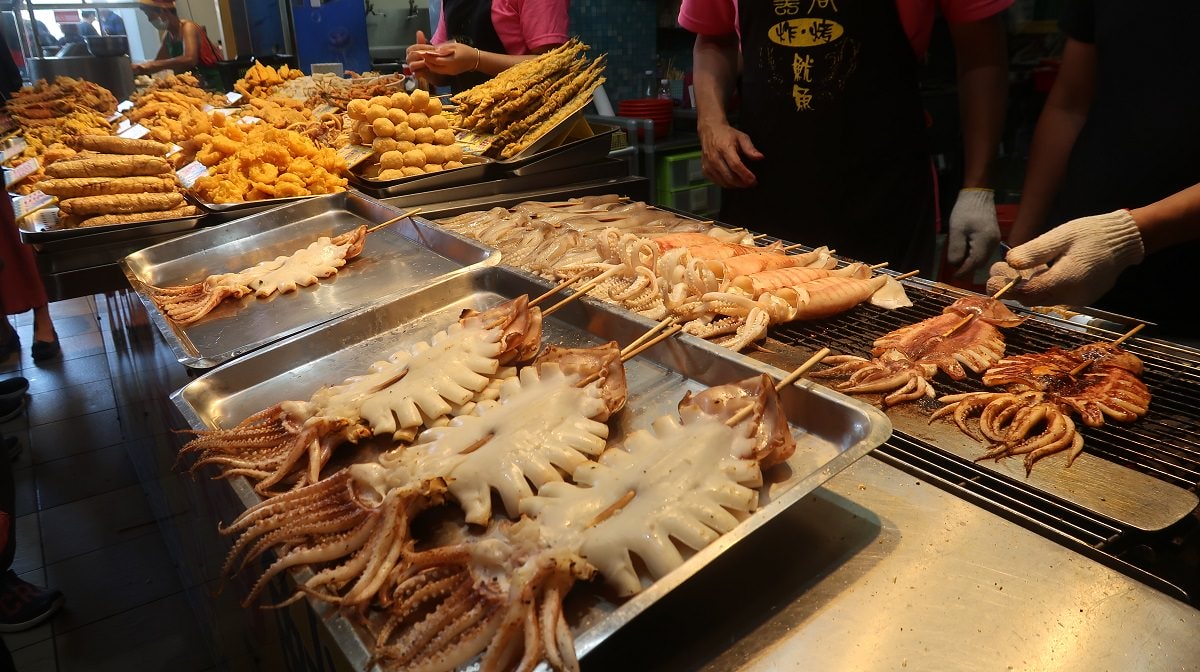 台中梧棲┃最大梧棲漁港觀光漁市 烤花枝今好呷 轉型網美漁港 最美夕陽「高美濕地」這黃昏浪漫極了