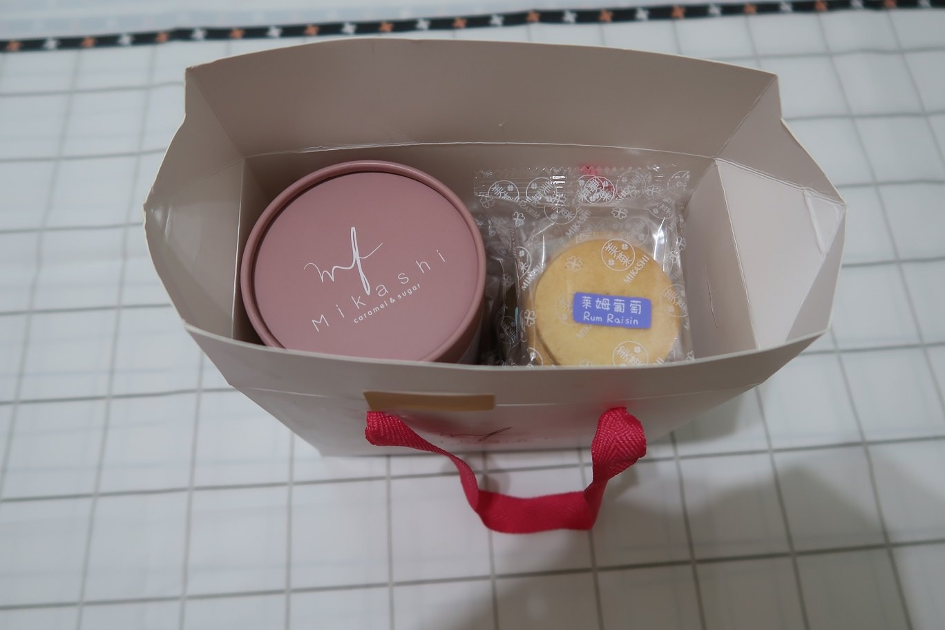 小資開箱┃送禮推薦美菓Mikashi 清爽好吃「厚餡奶霜餅乾」 招牌「鹽之花牛奶糖」自家熬煮不黏牙每天都想吃