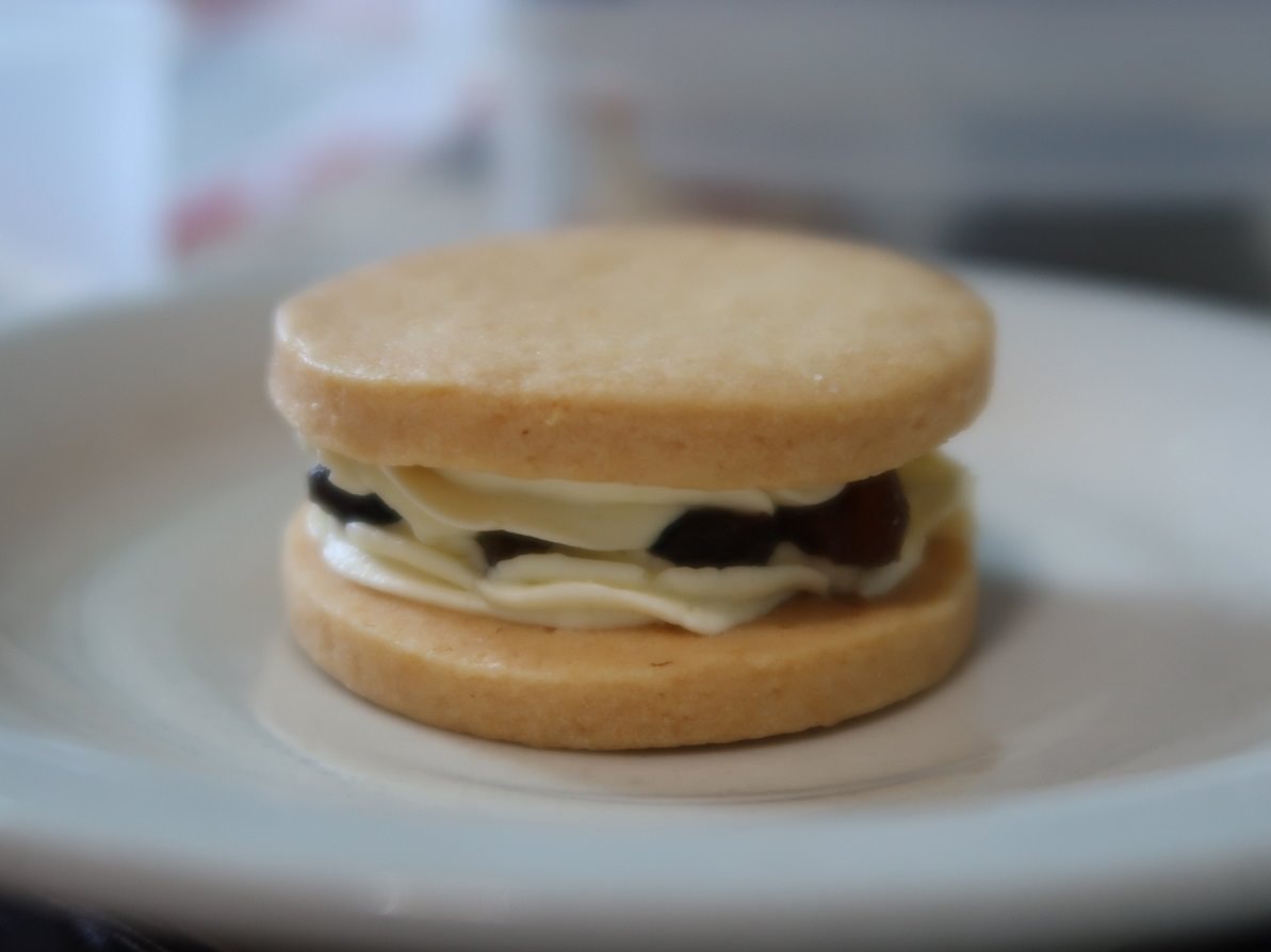 小資開箱┃送禮推薦美菓Mikashi 清爽好吃「厚餡奶霜餅乾」 招牌「鹽之花牛奶糖」自家熬煮不黏牙每天都想吃