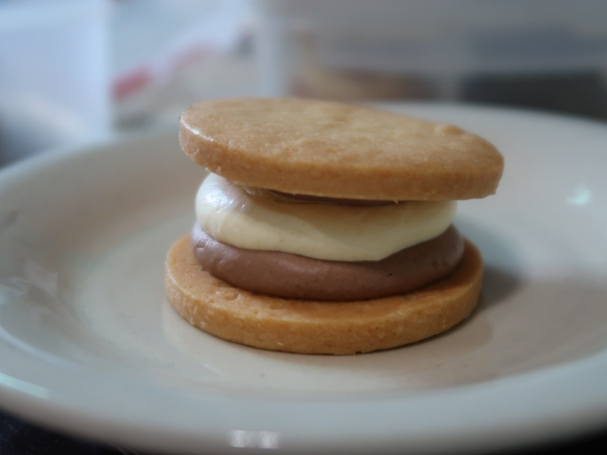 小資開箱┃送禮推薦美菓Mikashi 清爽好吃「厚餡奶霜餅乾」 招牌「鹽之花牛奶糖」自家熬煮不黏牙每天都想吃