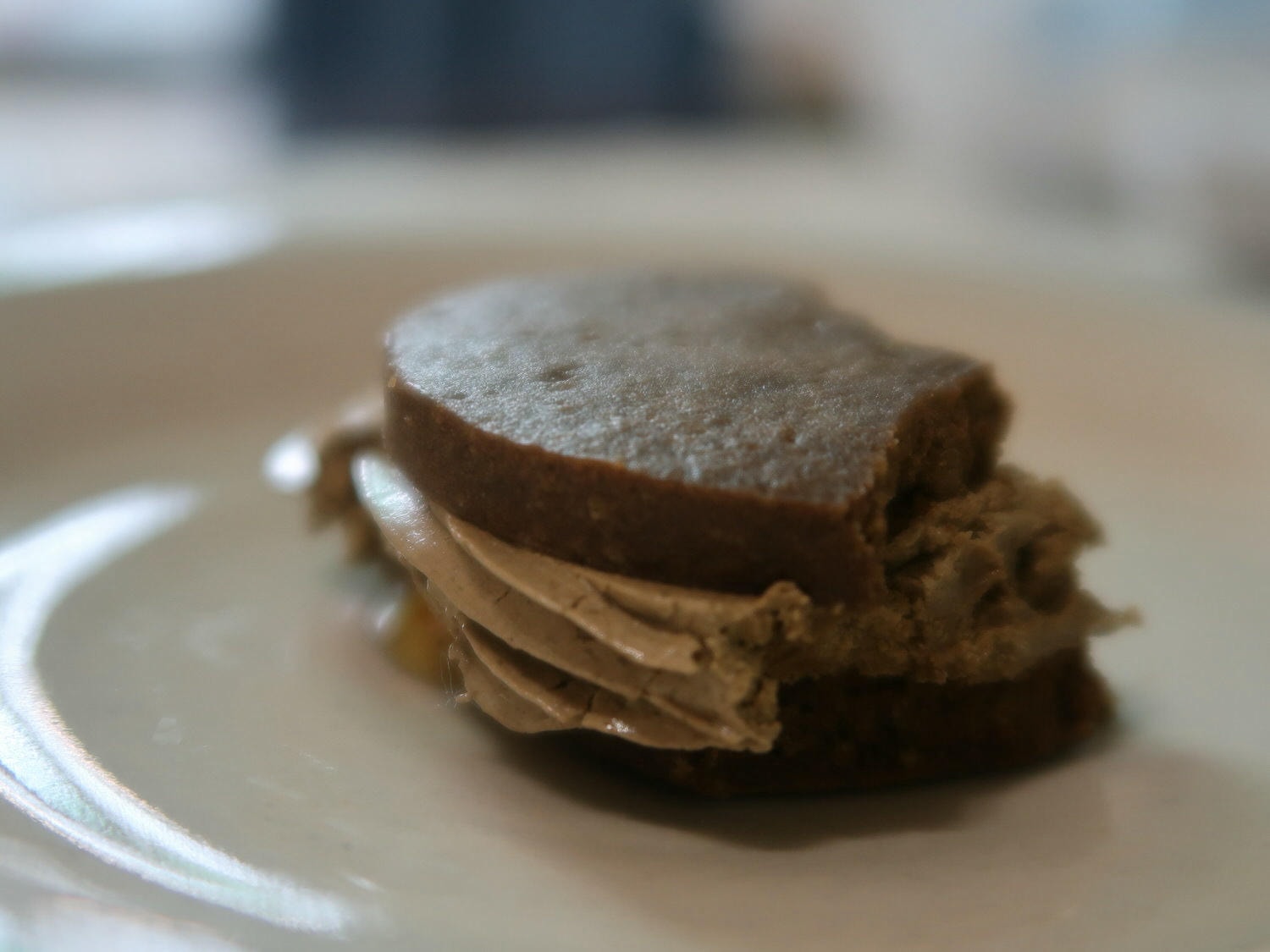 小資開箱┃送禮推薦美菓Mikashi 清爽好吃「厚餡奶霜餅乾」 招牌「鹽之花牛奶糖」自家熬煮不黏牙每天都想吃