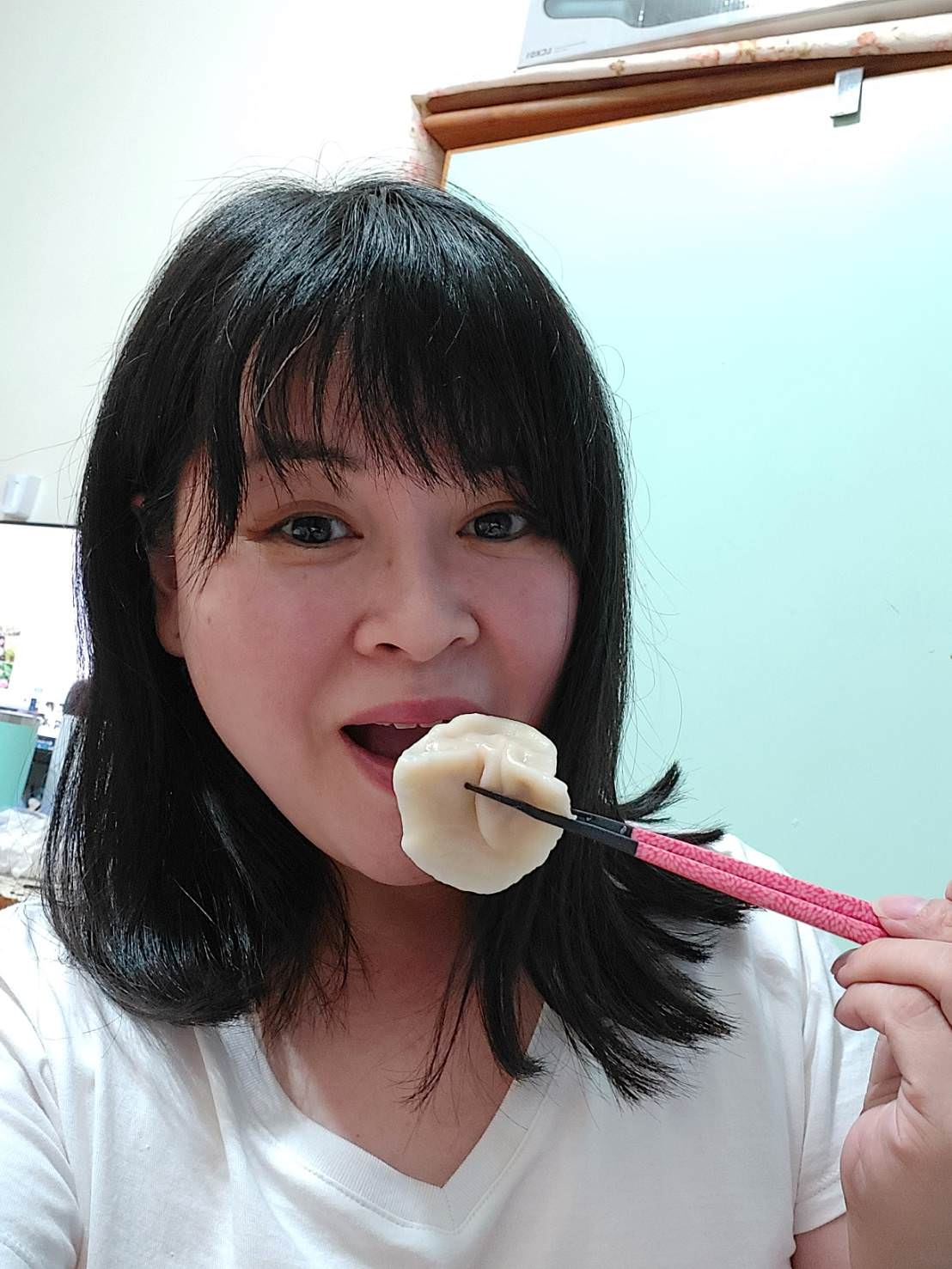 小資開箱┃民生社區 阿霞阿嬤水餃「辣隻豬餃」秘制香辣粉 皮Q飽滿用料實在 肉汁鮮美 冷凍水餃大推薦!