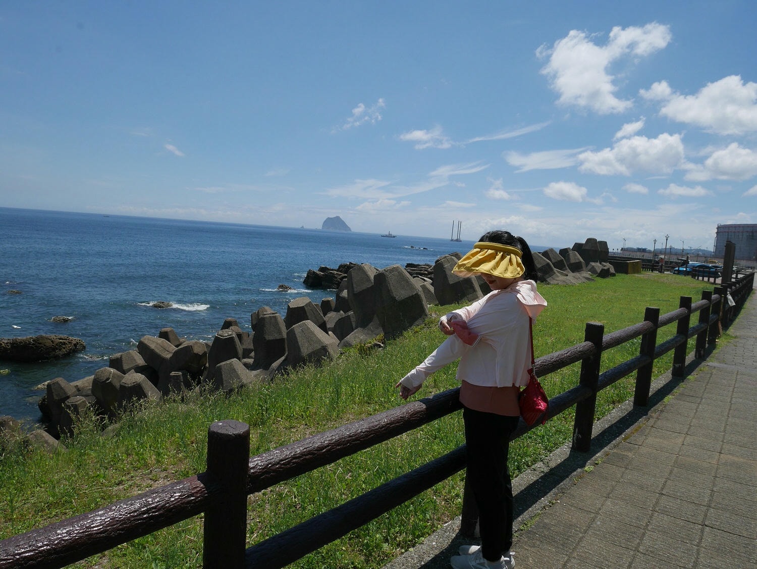 防曬推薦┃「冰感穿整天」冰薄抗UV防曬蕉下BENEUNDER貝殼帽 外套 袖套 護眼角口罩 修飾身型材質超好必備