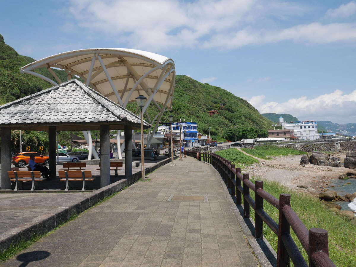 基隆海岸步道┃大涼亭公廁「外木山濱海大道」(情人湖大道)有停車場 離台北不遠 環境乾淨一級棒散步看海