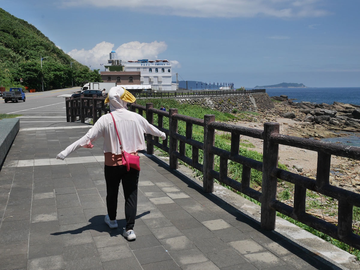 基隆海岸步道┃大涼亭公廁「外木山濱海大道」(情人湖大道)有停車場 離台北不遠 環境乾淨一級棒散步看海