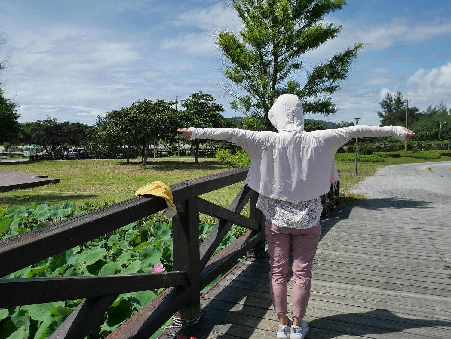 防曬推薦┃「冰感穿整天」冰薄抗UV防曬蕉下BENEUNDER貝殼帽 外套 袖套 護眼角口罩 修飾身型材質超好必備