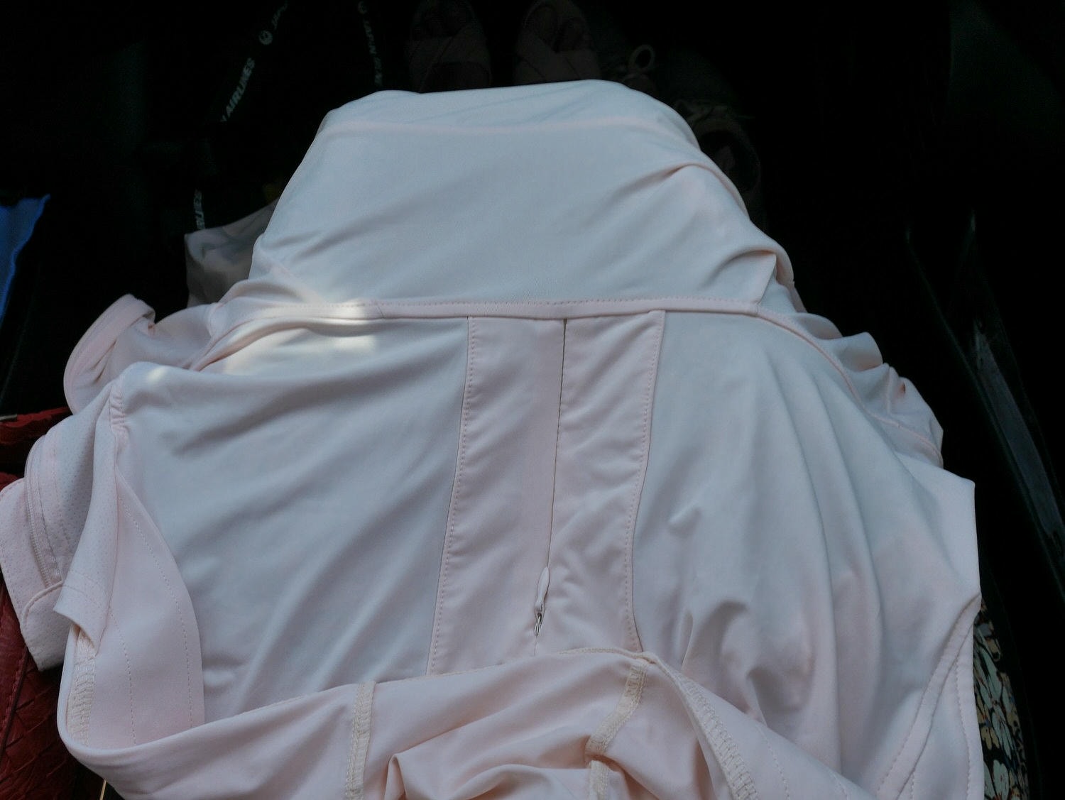 防曬推薦┃「冰感穿整天」冰薄抗UV防曬蕉下BENEUNDER貝殼帽 外套 袖套 護眼角口罩 修飾身型材質超好必備