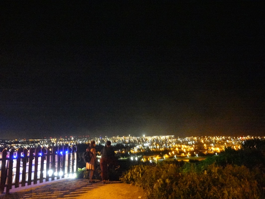新竹新豐┃高空咖啡「天の堂」景觀咖啡 鬆餅炸物披薩附菜單 浪漫高崖夜景 免費停車場 好抵達夜景咖啡