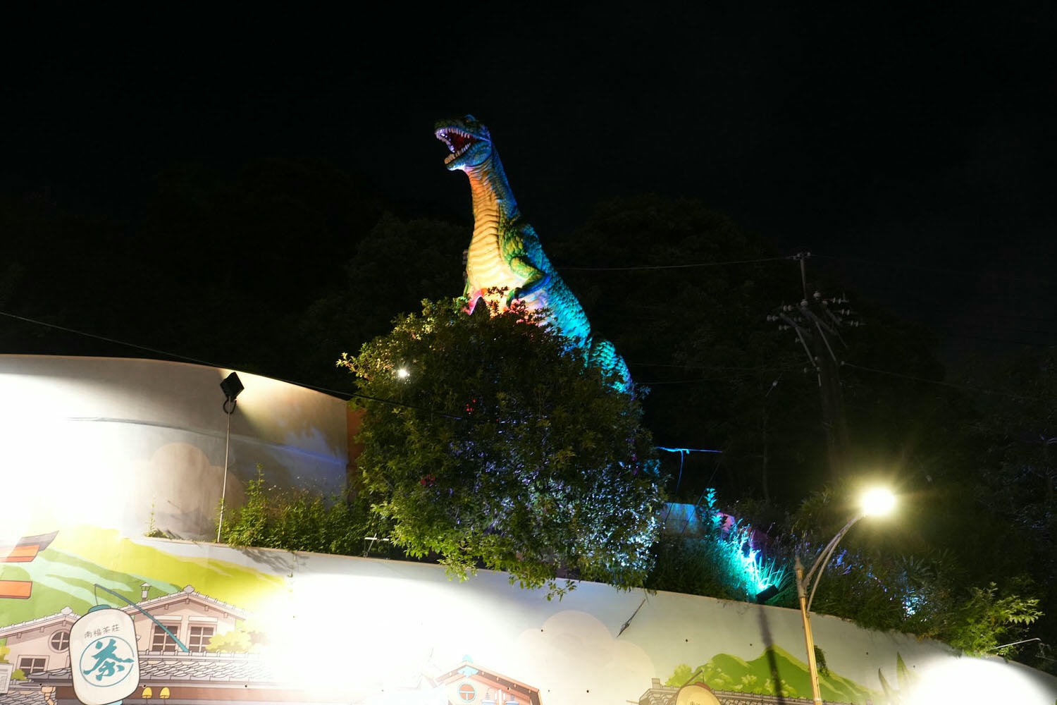 新北中和┃「烘爐地南山福德宮」 土地公拜拜+賞無敵夜景 停車場洗手間小吃都有 夜景超美的