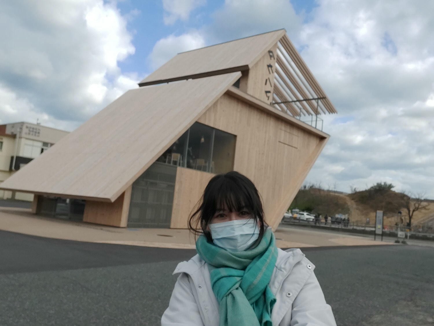 鳥取景點┃砂丘中心見晴之丘吃飯 搭吊椅展望砂丘 隈研吾建築Takahama Cafe高濱咖啡廳 鳥取自由行LISA駱駝