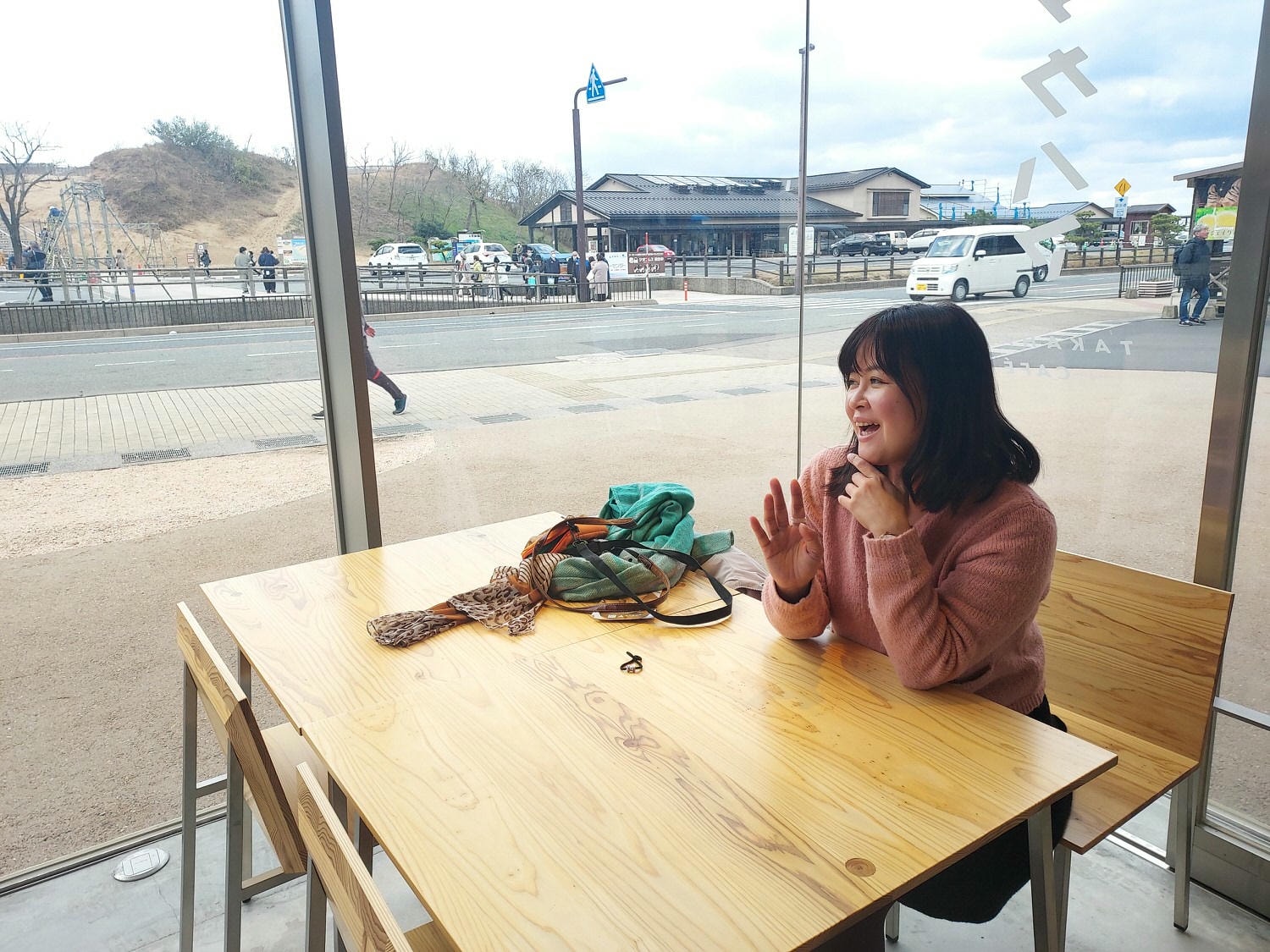 鳥取景點┃砂丘中心見晴之丘吃飯 搭吊椅展望砂丘 隈研吾建築Takahama Cafe高濱咖啡廳 鳥取自由行LISA駱駝