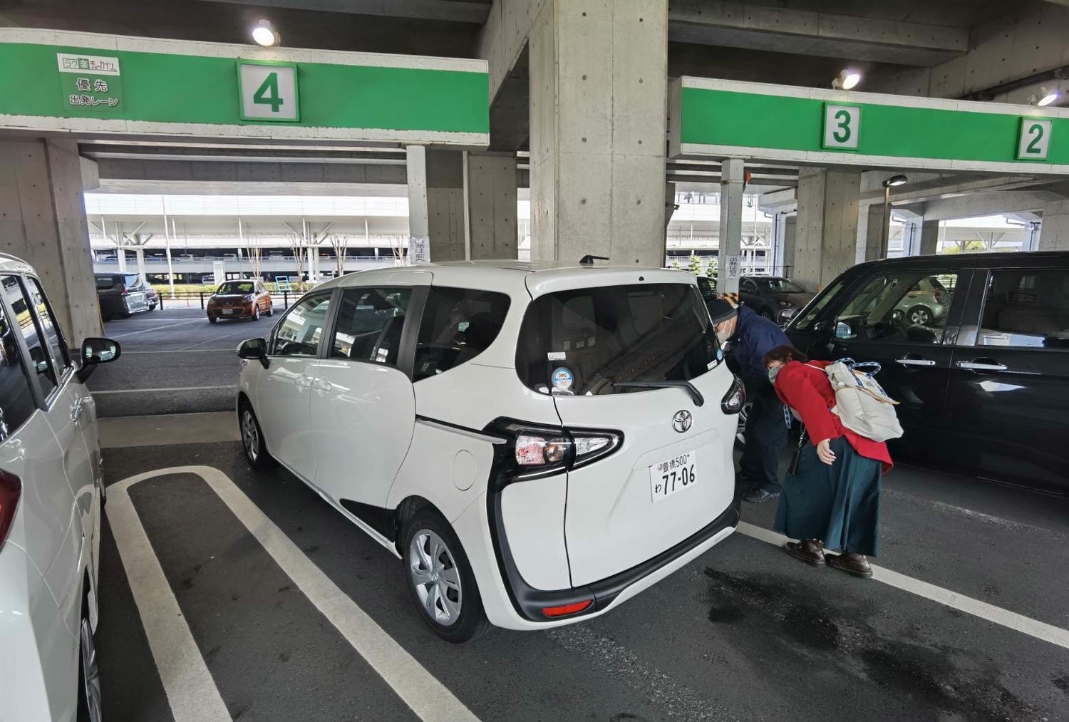 歧阜自駕┃中部機場租車開去南岐阜 自駕隨時停車買東西 馬賽克磁磚博物館外觀像小新 自駕遊歧阜