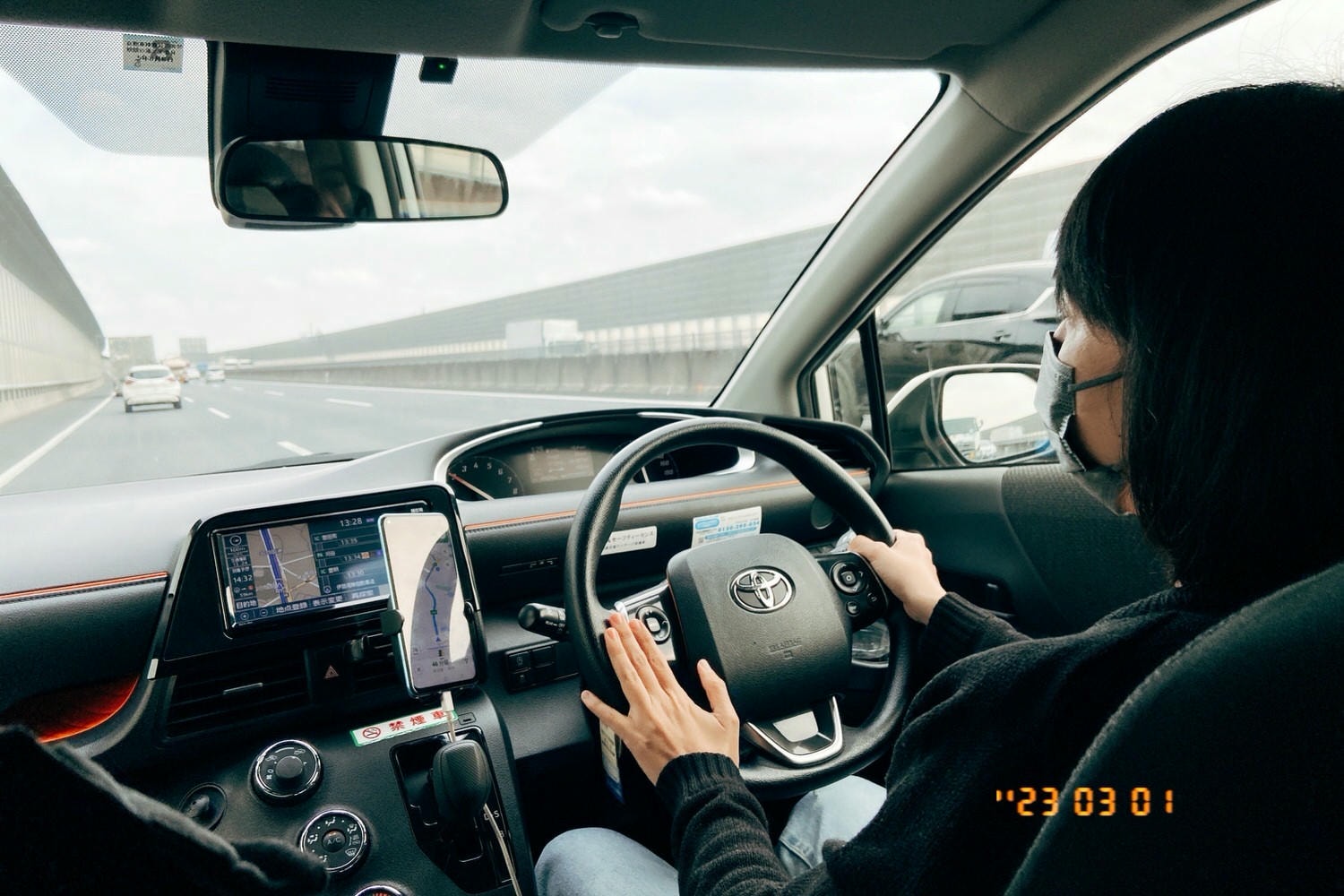 歧阜自駕┃中部機場租車開去南岐阜 自駕隨時停車買東西 馬賽克磁磚博物館外觀像小新 自駕遊歧阜