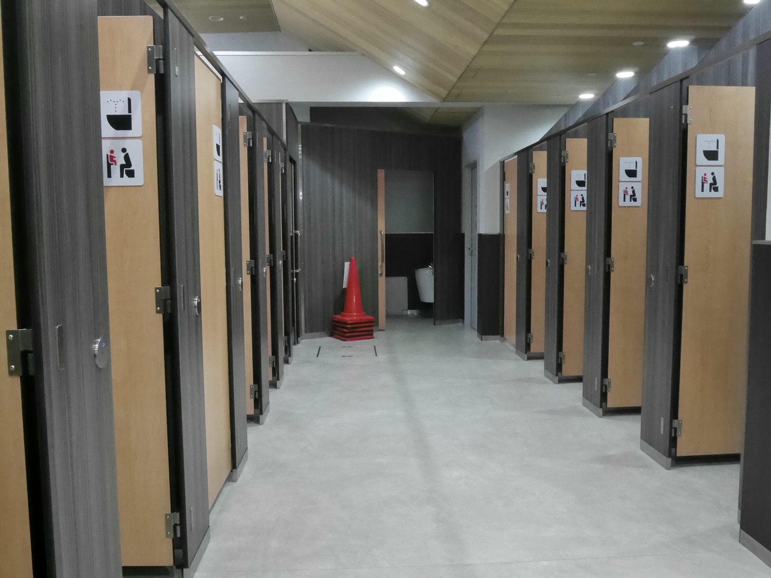 德島購物┃四國伴手禮四國最大 庫魯庫魯Kurukurunaruto (道の駅くるくるなると)鳴門道之站休息區 網美景點 - 第34張圖 德島購物┃四國伴手禮四國最大 庫魯庫魯Kurukurunaruto (道の駅くるくるなると)鳴門道之站休息區 網美景點