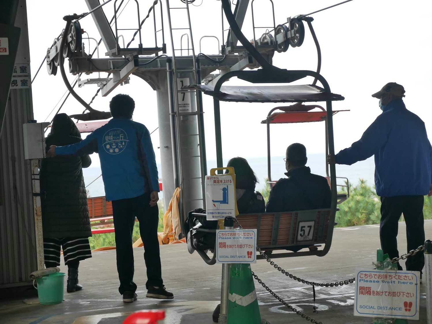 鳥取景點┃砂丘中心見晴之丘吃飯 搭吊椅展望砂丘 隈研吾建築Takahama Cafe高濱咖啡廳 鳥取自由行LISA駱駝