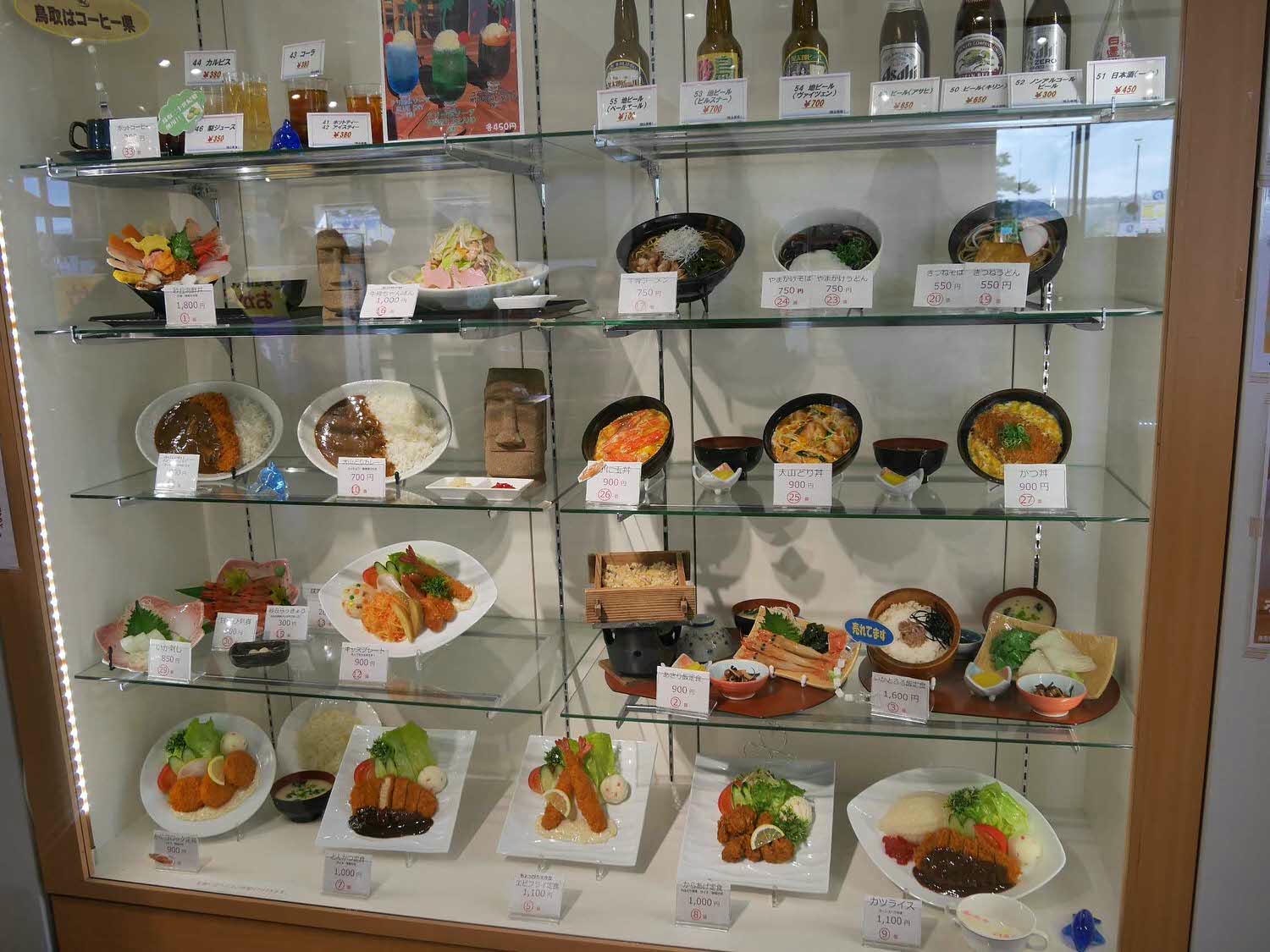 鳥取景點┃砂丘中心見晴之丘吃飯 搭吊椅展望砂丘 隈研吾建築Takahama Cafe高濱咖啡廳 鳥取自由行LISA駱駝