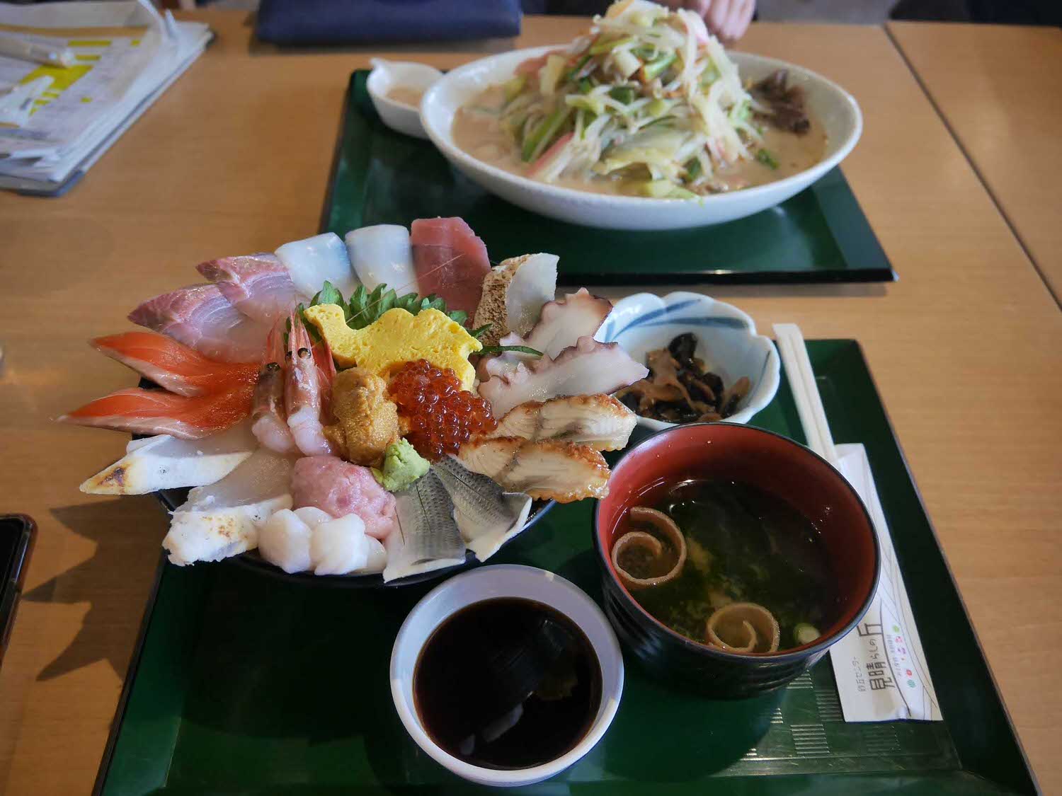 鳥取景點┃砂丘中心見晴之丘吃飯 搭吊椅展望砂丘 隈研吾建築Takahama Cafe高濱咖啡廳 鳥取自由行LISA駱駝