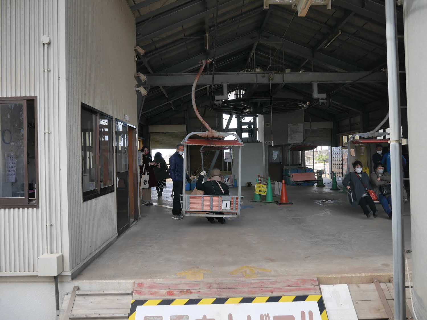 鳥取景點┃砂丘中心見晴之丘吃飯 搭吊椅展望砂丘 隈研吾建築Takahama Cafe高濱咖啡廳 鳥取自由行LISA駱駝