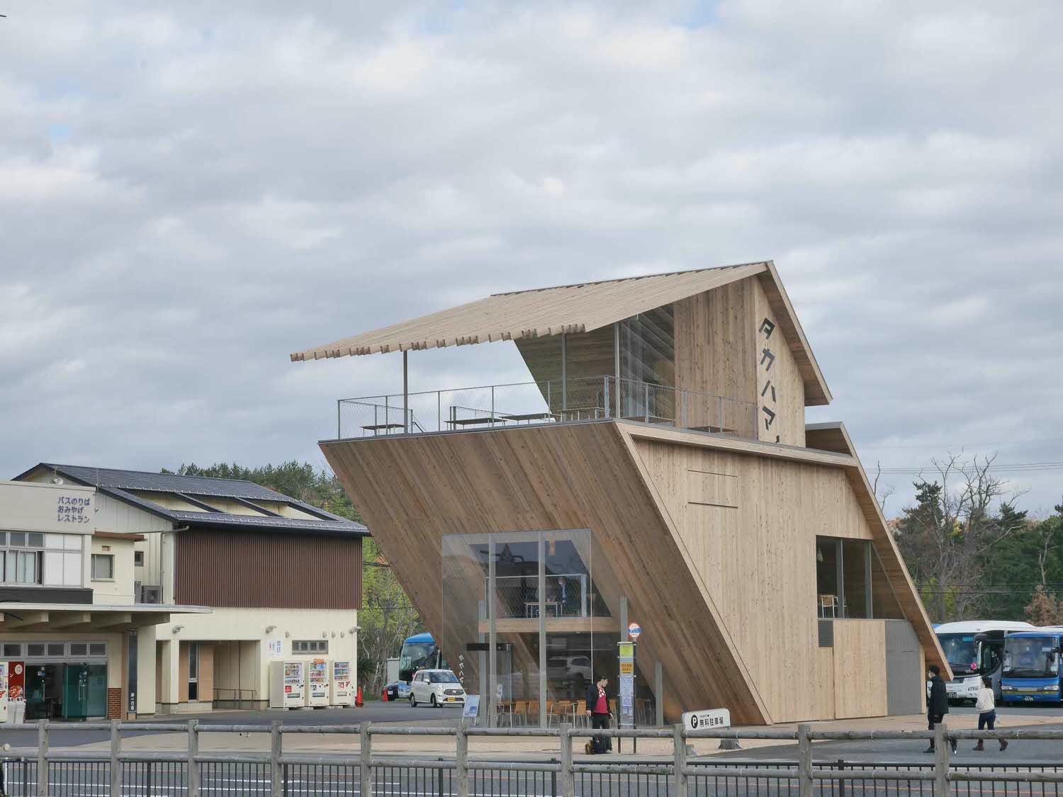 鳥取景點┃砂丘中心見晴之丘吃飯 搭吊椅展望砂丘 隈研吾建築Takahama Cafe高濱咖啡廳 鳥取自由行LISA駱駝